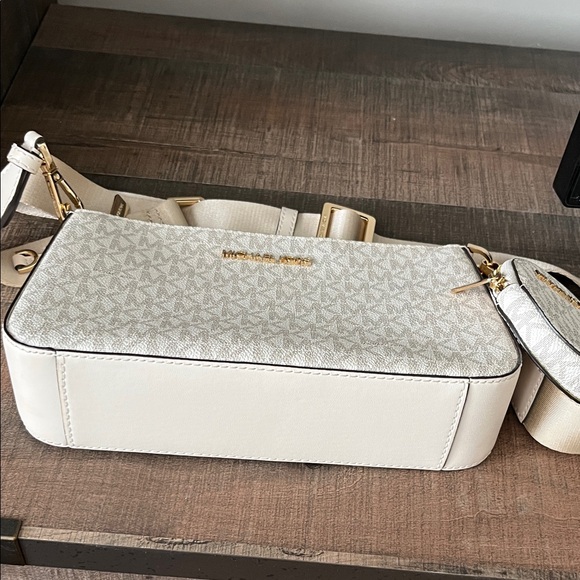 Michael Kors Cream Signature Crossbody with Coin Pouch - Picture 2 of 4
